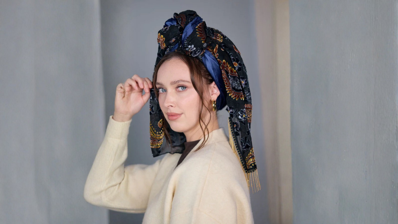 קשירת מטפחת לאירוע בדרך טבעית