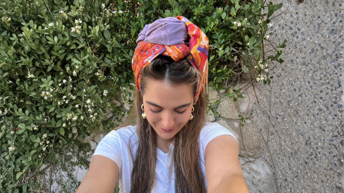 מטפחות חצי ראש שהופכות כל לוק יום יומי למושלם