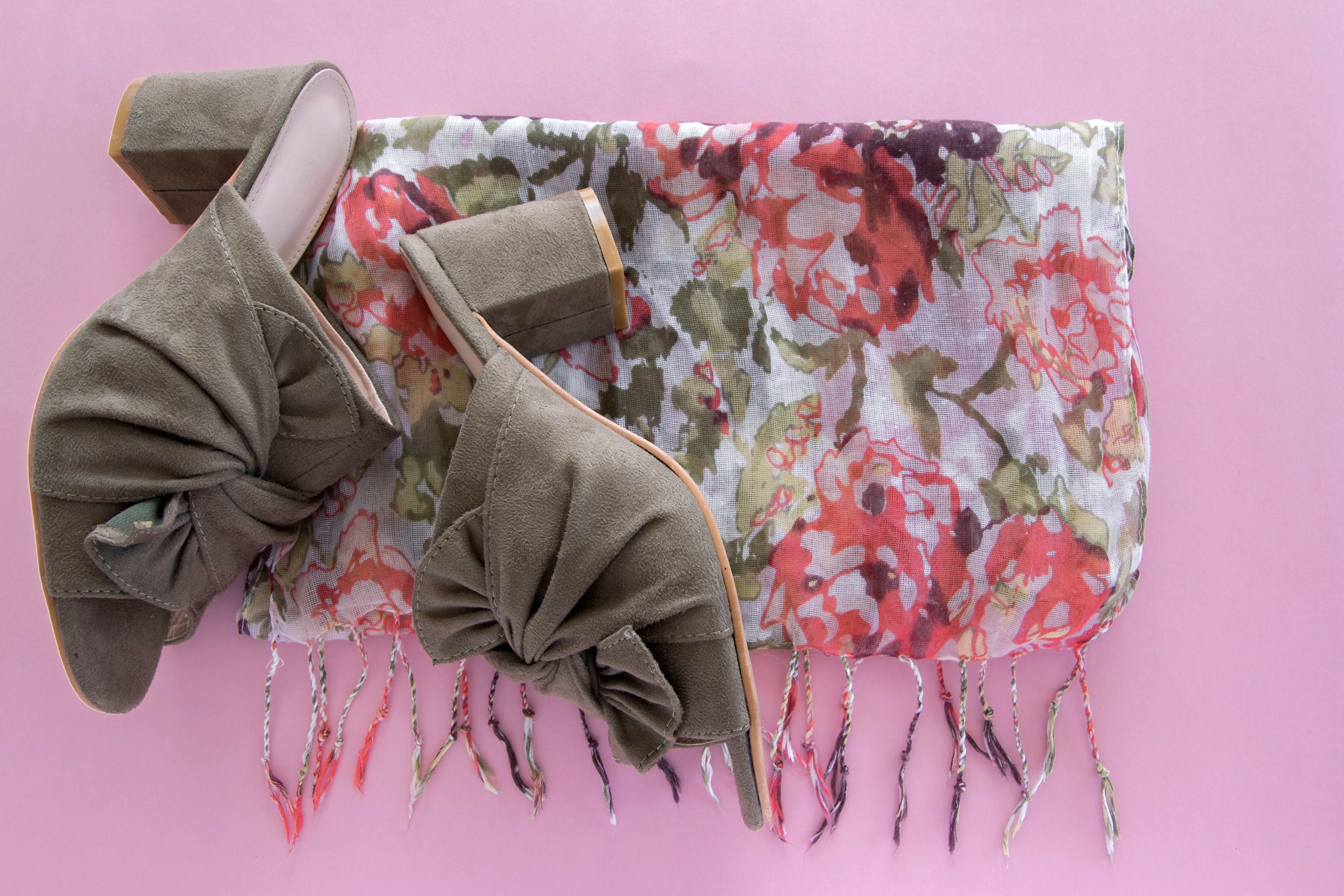 מטפחת משולשת – הסוד לסטייל אלגנטי ב־5 שניות